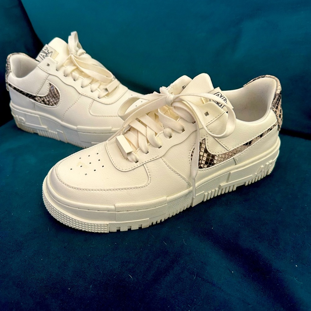 Women's Air Force 1 Pixel SE Snake Skin
